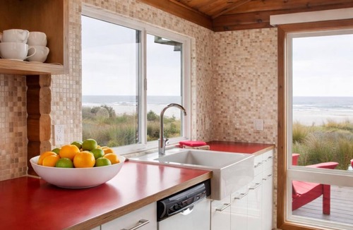 Manzanita Cabin | Oceanfront Modern Cabin in Manzanita – Steps from the Sand, Ocean Views