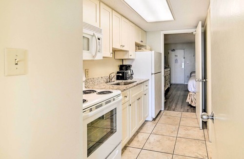 Downtown Myrtle Beach Apartment | Oceanfront Myrtle Beach Condo w/Balcony!