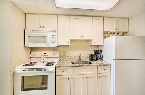 Downtown Myrtle Beach Apartment | Oceanfront Myrtle Beach Condo w/Balcony!