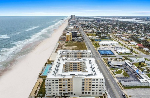 Daytona Beach Condo | Oceanfront Oasis Daytona Beach 1BR/1BA - Courtyard View #330