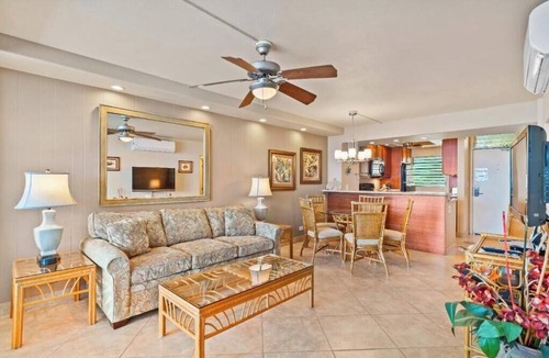 Kihei Condo | Oceanfront Oasis with Captivating Views: Royal Mauian 317 - Make Memories !