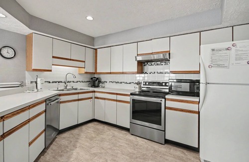 Crescent Beach Condo | Oceanfront Penthouse - Crescent Towers I 901
