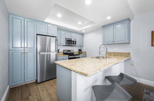 Balboa Peninsula Apartment | Oceanfront Paradise with Private Beach Access