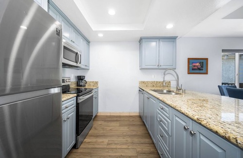 Balboa Peninsula Apartment | Oceanfront Paradise with Private Beach Access