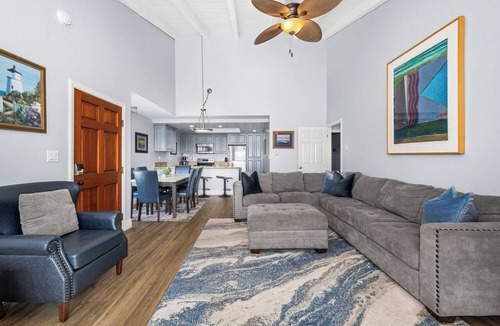 Balboa Peninsula Apartment | Oceanfront Paradise with Private Beach Access