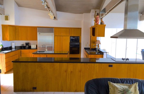 Kahalu u House | Oceanfront Paradise Retreat