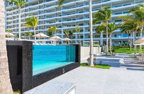 Playa Mujeres Apartment | Oceanfront Paradise: Stunning 2-Bedroom Suite in Luxurious 5 Star Resort