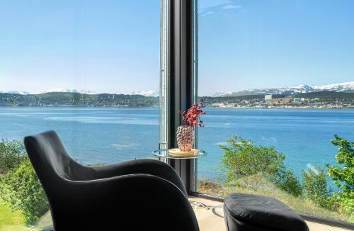 Tromso Apartment | Oceanfront penthouse duplex wamazing view!