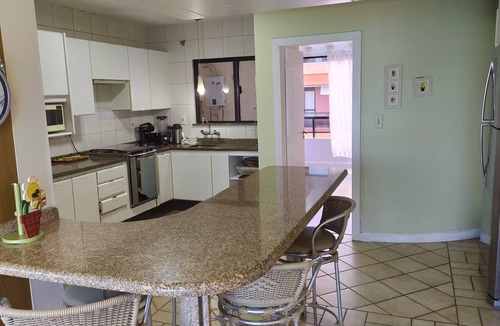 Andorinha Apartment | Oceanfront penthouse in Meia Praia, ideal for families.