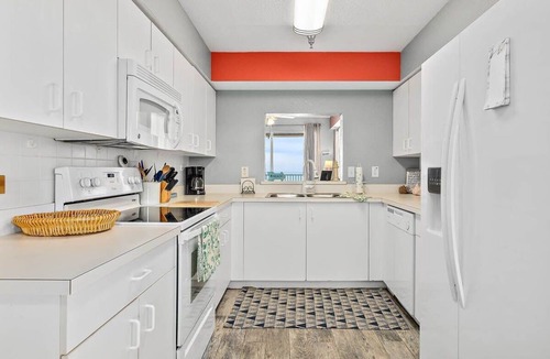 Palm Coast Apartment | Oceanfront Penthouse w/Wraparound Balcony & 3 Pools