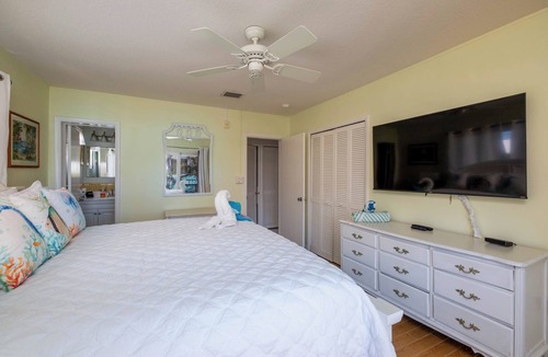 Key Colony Beach Hotel | Oceanfront Private Beach in Key Colony Beach Florida Keys