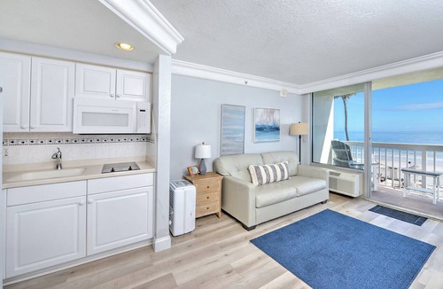 Ortona Park Condo | Oceanfront Private Balcony Overlooks Heated Pool