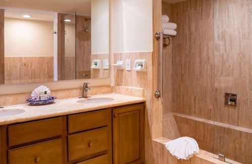 Los Cabos Resort | Oceanfront resort in world famous Cabo San Lucas, walking distance to the Marina