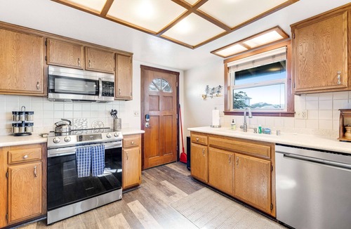 Fort Bragg House | Oceanfront Sanctuary - Private Cove, Deck, Grill
