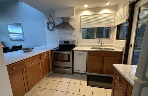 North Oyster Condo | Oceanfront Seaside Vacay with stunning views at Inn of the Sea,Pool/Hot Tub/Dock