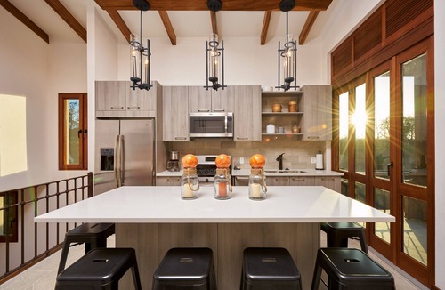 Las Catalinas House | Oceanfront Sleeps 6 Full Kitchen BBQ Pool Balcony - Alouatta Guesthouse
