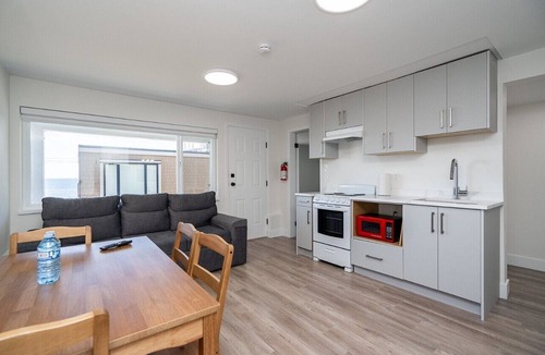 White Rock House | Oceanfront - Steps to Pier & Beach - Free Onsite Parking