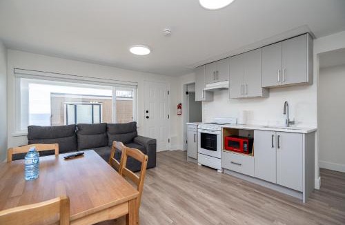 White Rock Apartment | Oceanfront - Steps to Pier & Beach - Free Onsite Parking