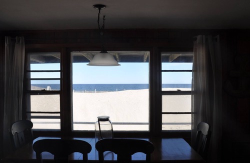 North Beach Haven House | Oceanfront, Steps to the Sand, Beachy, Clean, and Cozy.