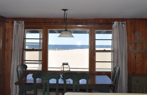 North Beach Haven House | Oceanfront, Steps to the Sand, Beachy, Clean, and Cozy.