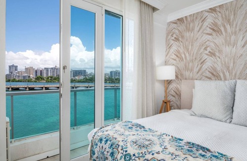 Puerta de Tierra Apartment | Oceanfront Studio · Balcony · Hot Tub