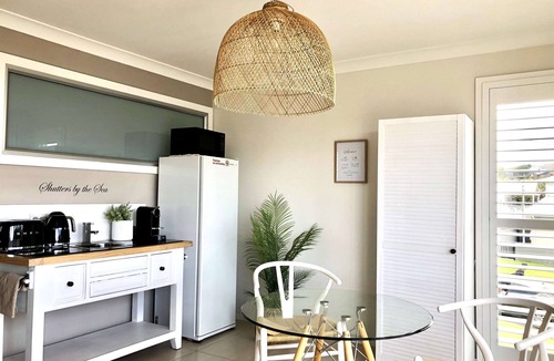 Kiama Apartment | Oceanfront Studio & Coastal Views-Shutters by the Sea