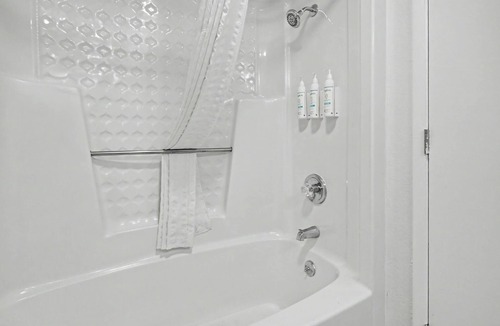 Myrtle Beach Hotel | Oceanfront Studio | Kitchen | Dog Friendly | Pools