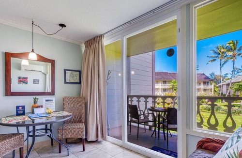 Wailua Apartment | Oceanfront studio w/ ocean view, & access to pool & hot tub - walk to the beach