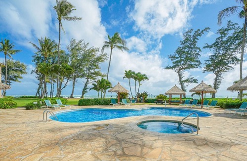 Wailua Apartment | Oceanfront studio w/ ocean view, & access to pool & hot tub - walk to the beach