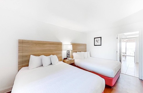 Myrtle Beach Hotel | Oceanfront Suite | Kitchen | Dog Friendly | Pools