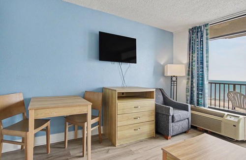 Myrtle Beach Hotel | Oceanfront Suite | Kitchen | Dog Friendly | Pools