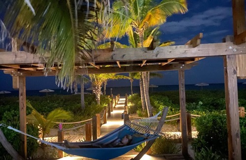 Wheeland Settlement Condo | Oceanfront 2Bed Condo