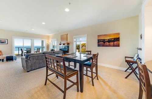Newport House | Oceanfront top floor condo with stunning views gas fireplace and grill