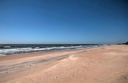 Sneads Ferry House | Oceanfront Topsail Beach Retreat - Steps to Shore!