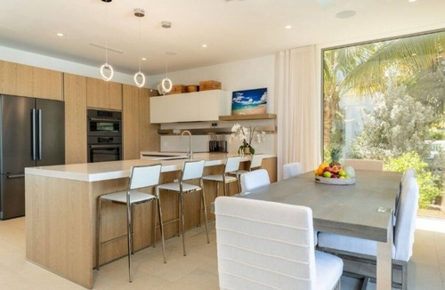 Long Bay Hills Hotel | Oceanfront Tranquility | Lagoon, Spa & Family Comfort | Breathtaking Marine Life