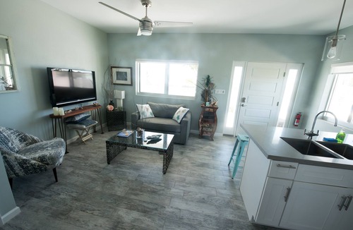 Cockburn Town Villa | OCEANFRONT - TURTLE SUITE AT DRIFT VILLA