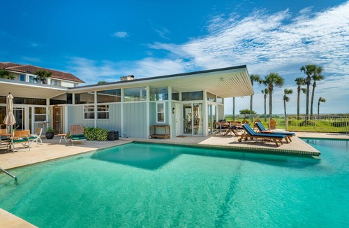 Atlantic Beach Apartment | Oceanfront unit in the mid-century modern 1.7 acre Atlantic Beach Estate