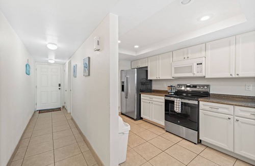 Indian Harbour Beach Condo | Oceanfront 2BR Condo Steps to Beach Heated Pool Sleeps 6, Unit 104