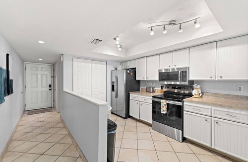 Indian Harbour Beach Condo | Oceanfront 2BR Condo Bright Breezy Beachfront Indian Harbour Beach, 606