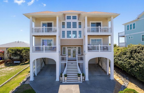 North Topsail Beach House | Oceanfront stunner with panoramic views perfect for large family gatherings