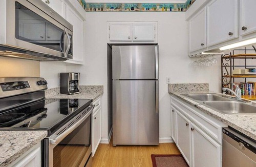 Saint Simons Island Condo | Oceanfront Condo with Balcony, Pool, Beach Access