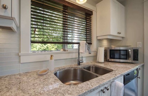 Port Renfrew Cabin | Oceanfront view 2 entertainment areas -Pet Friendly