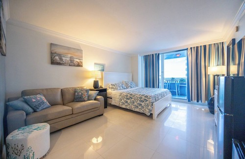 Galt Mile Condo | Oceanfront View Balcony