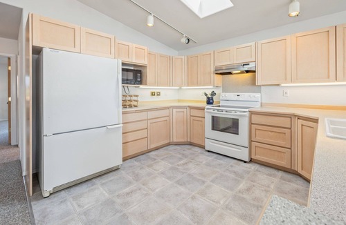 Yachats House | Oceanfront Views! Hot Tub! Walk to Everywhere in Yachats!