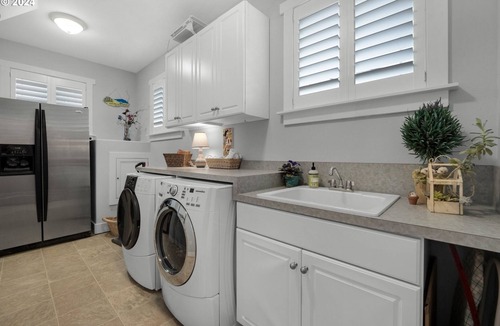 Seaside House | Oceanfront views, on promenade, Spacious 4-bd in S Seaside w jacuzzi