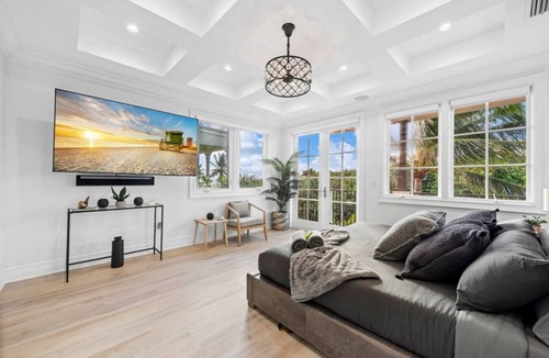 North Beach Villa | Oceanfront villa, steps to beach, rooftop views!