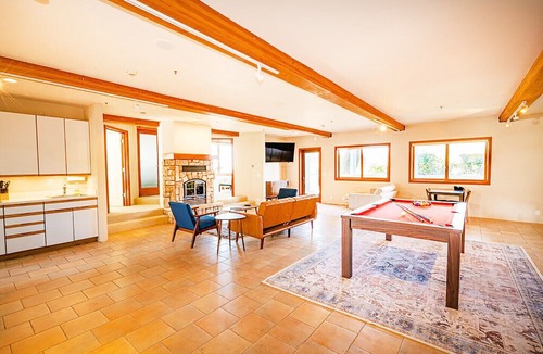 El Granada Apartment | Oceanfront Villa Suite | Walk to Beach, Trails, Restuarants, Activities