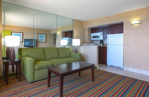 Northeast Virginia Beach Condo | Oceanfront Virginia Beach Quarters Resort 1 bedroom