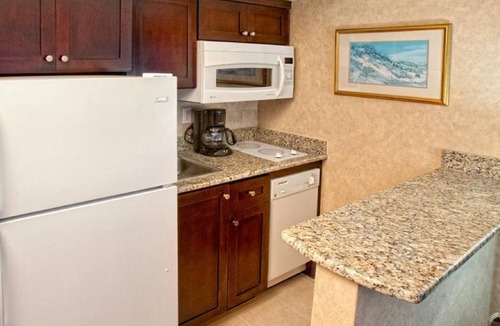 Northeast Virginia Beach Condo | Oceanfront Virginia Beach Quarters Resort 1 bedroom