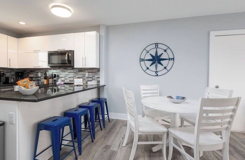 Jacksonville Beach Apartment | Oceanfront w views for grps/families (top floor)